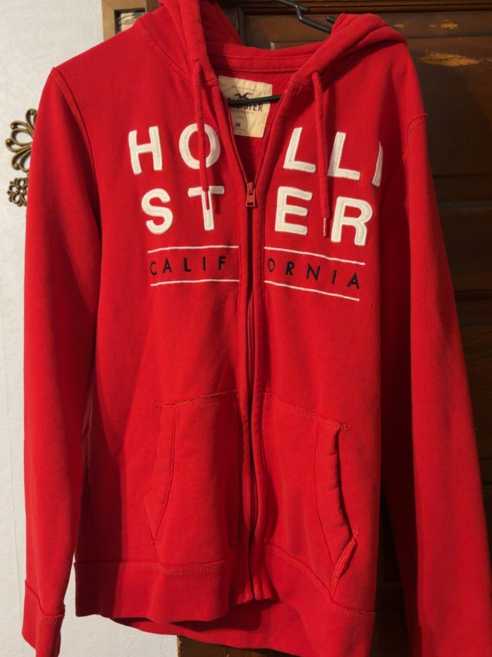 Vintage Y2K Hollister Men's Red California Zip-Up Hoodie Sweater